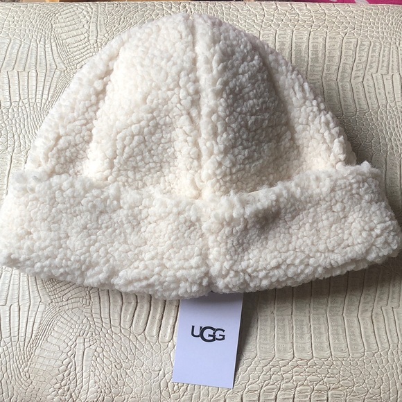 NWT UGG Women's Cream Sherpa Hat - Picture 7 of 8